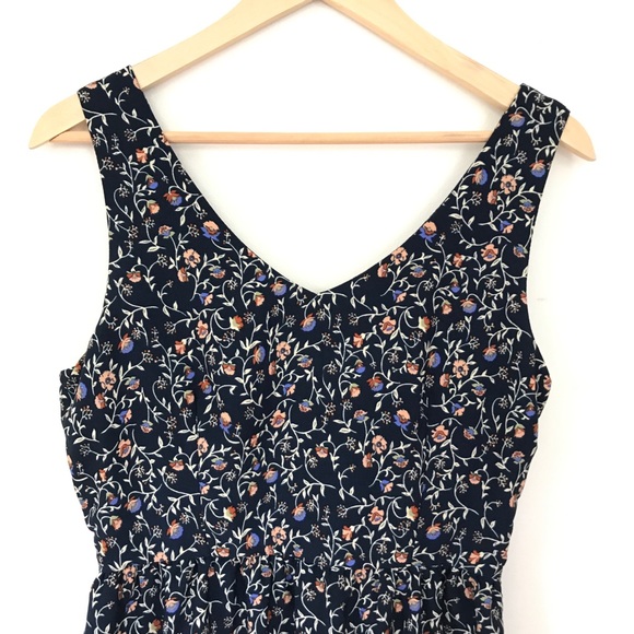 V neck sleeveless floral dress - Picture 2 of 5